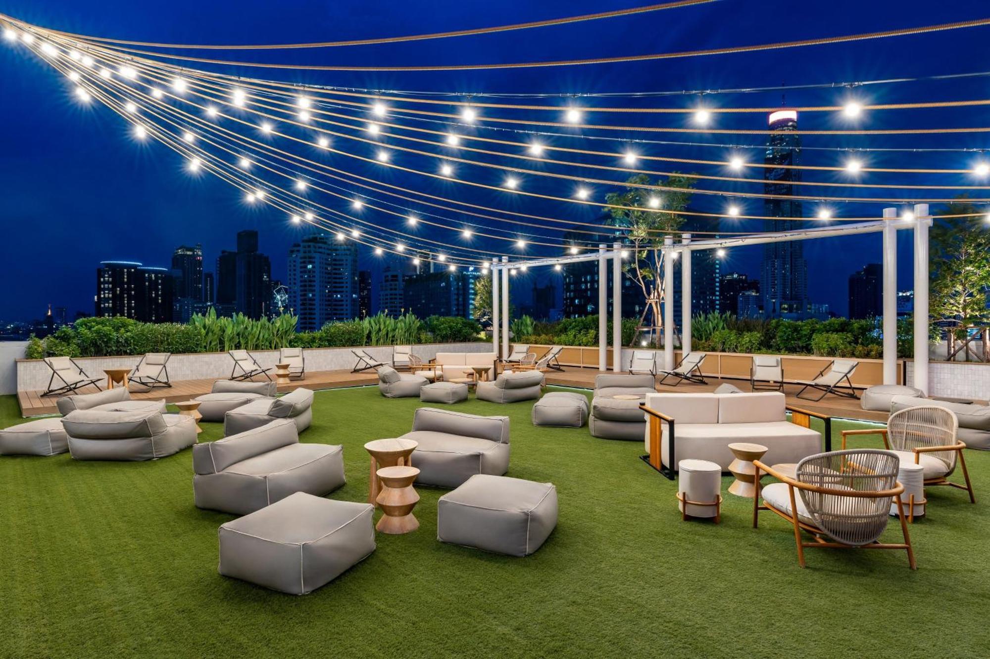 Отель Moxy Bangkok Ratchaprasong Экстерьер фото
