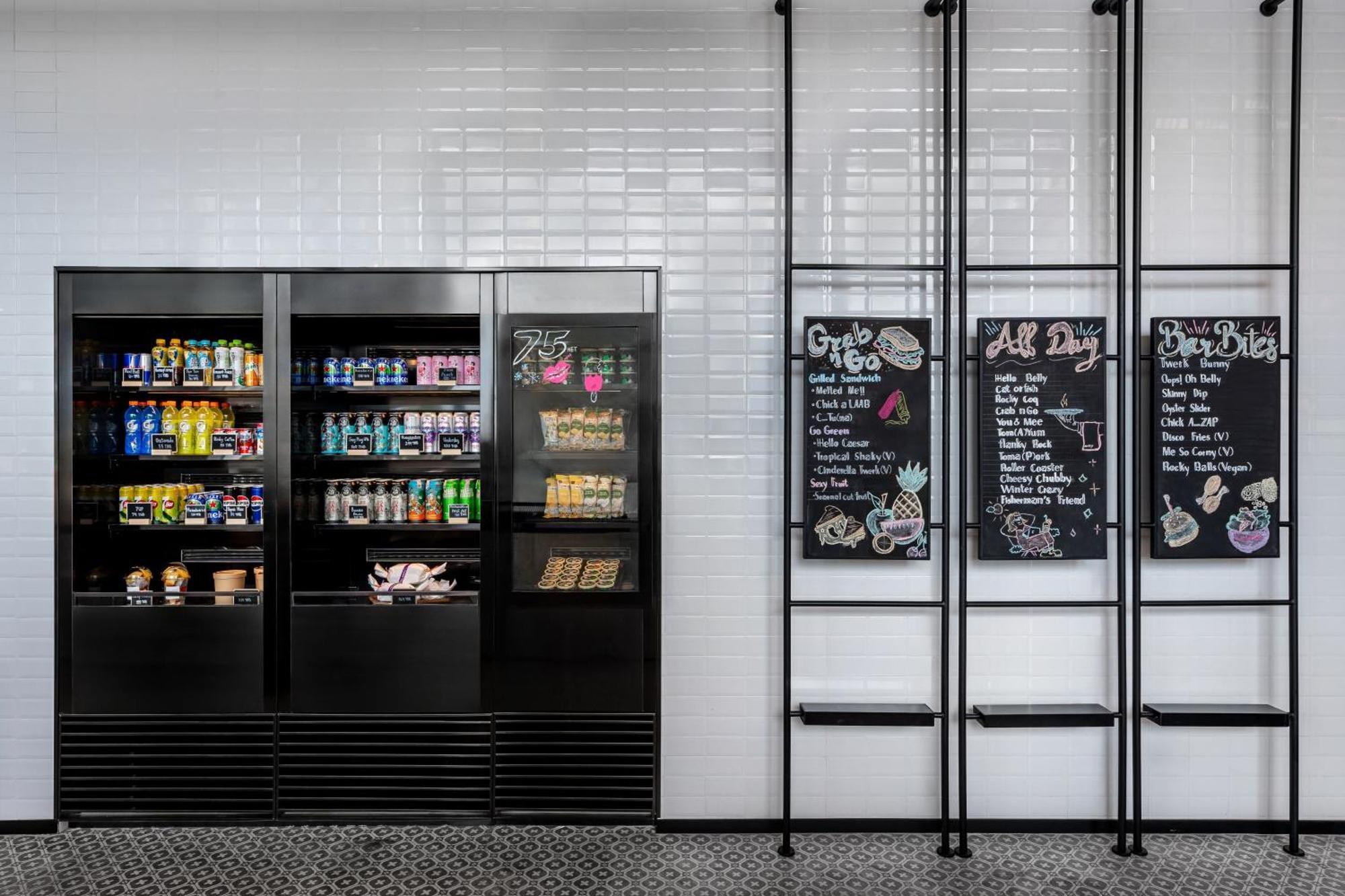 Отель Moxy Bangkok Ratchaprasong Экстерьер фото