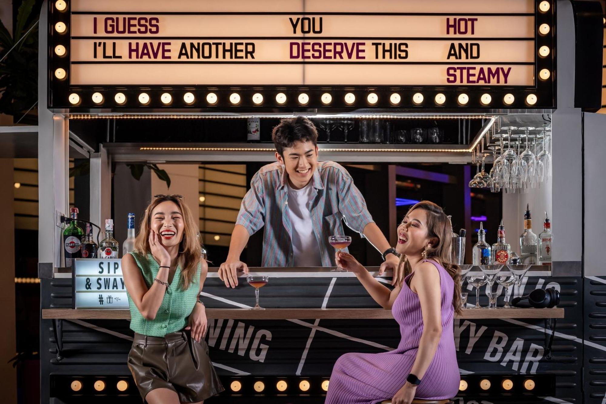 Отель Moxy Bangkok Ratchaprasong Экстерьер фото