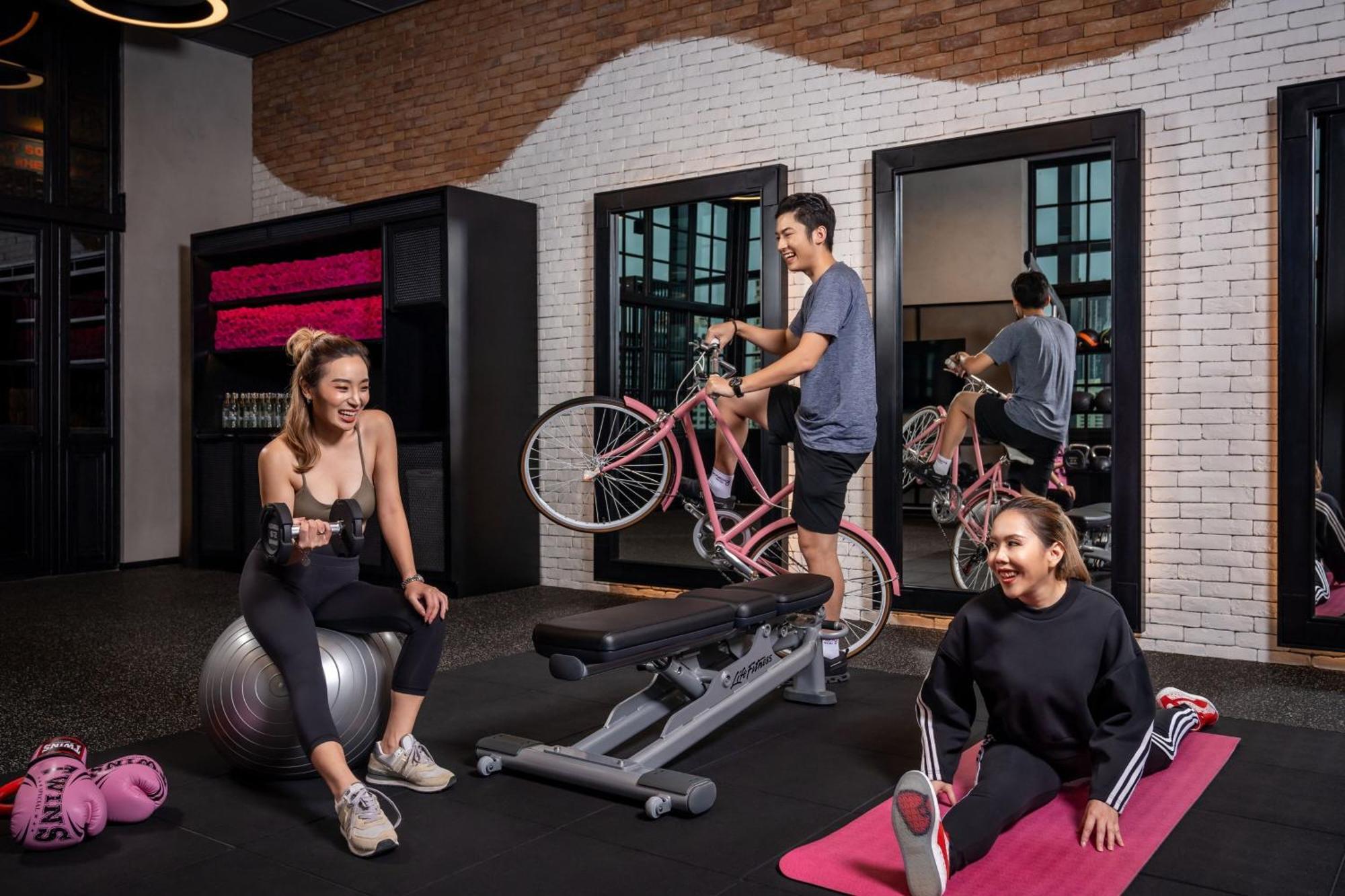 Отель Moxy Bangkok Ratchaprasong Экстерьер фото