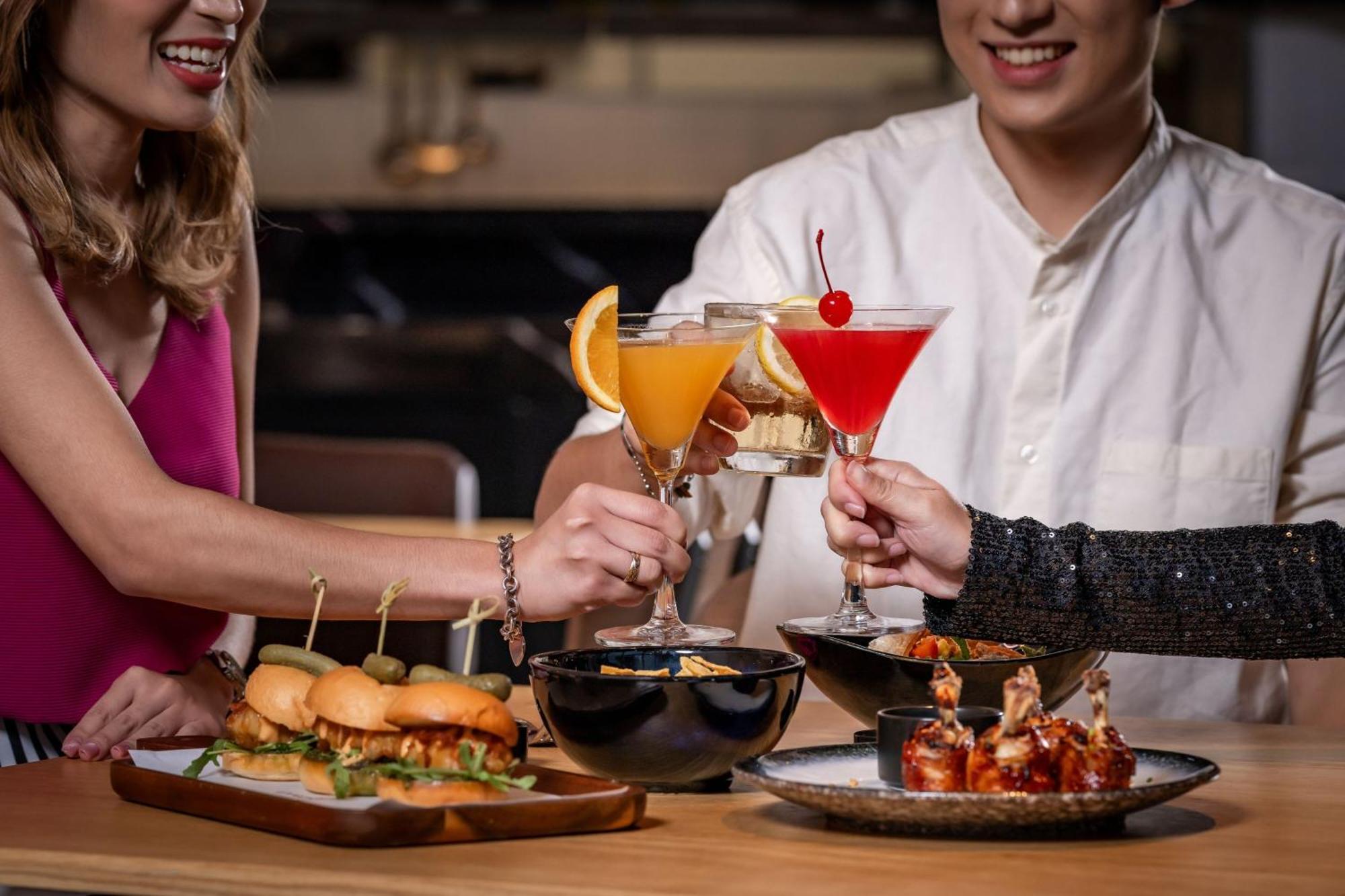 Отель Moxy Bangkok Ratchaprasong Экстерьер фото