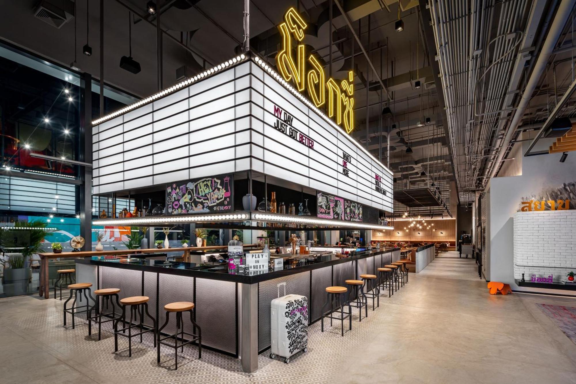 Отель Moxy Bangkok Ratchaprasong Экстерьер фото