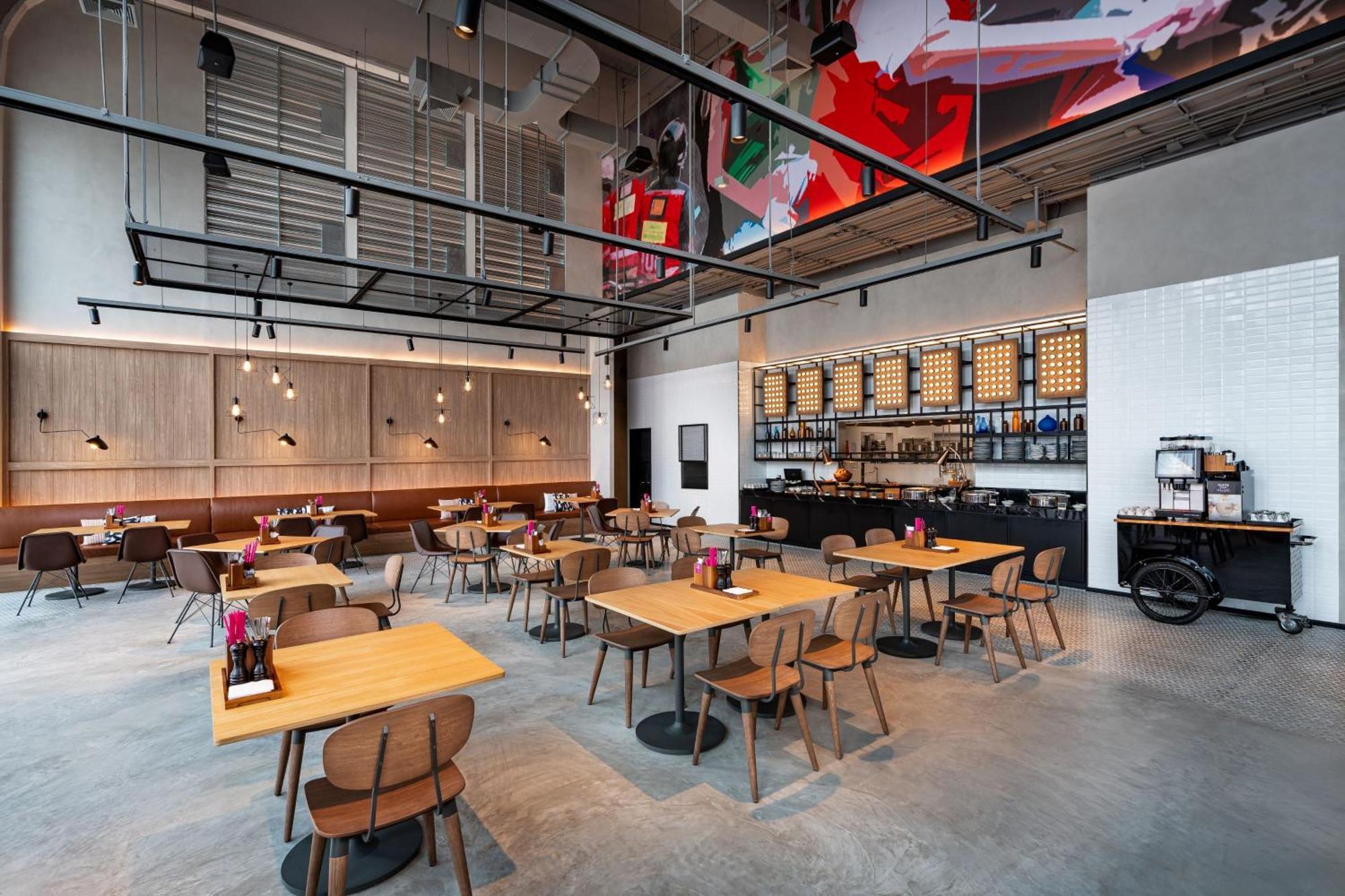 Отель Moxy Bangkok Ratchaprasong Экстерьер фото