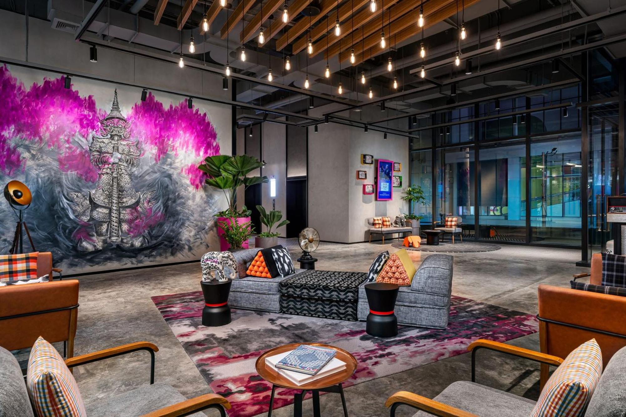 Отель Moxy Bangkok Ratchaprasong Экстерьер фото