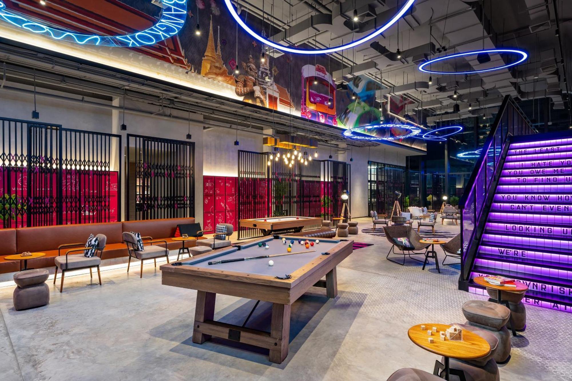 Отель Moxy Bangkok Ratchaprasong Экстерьер фото