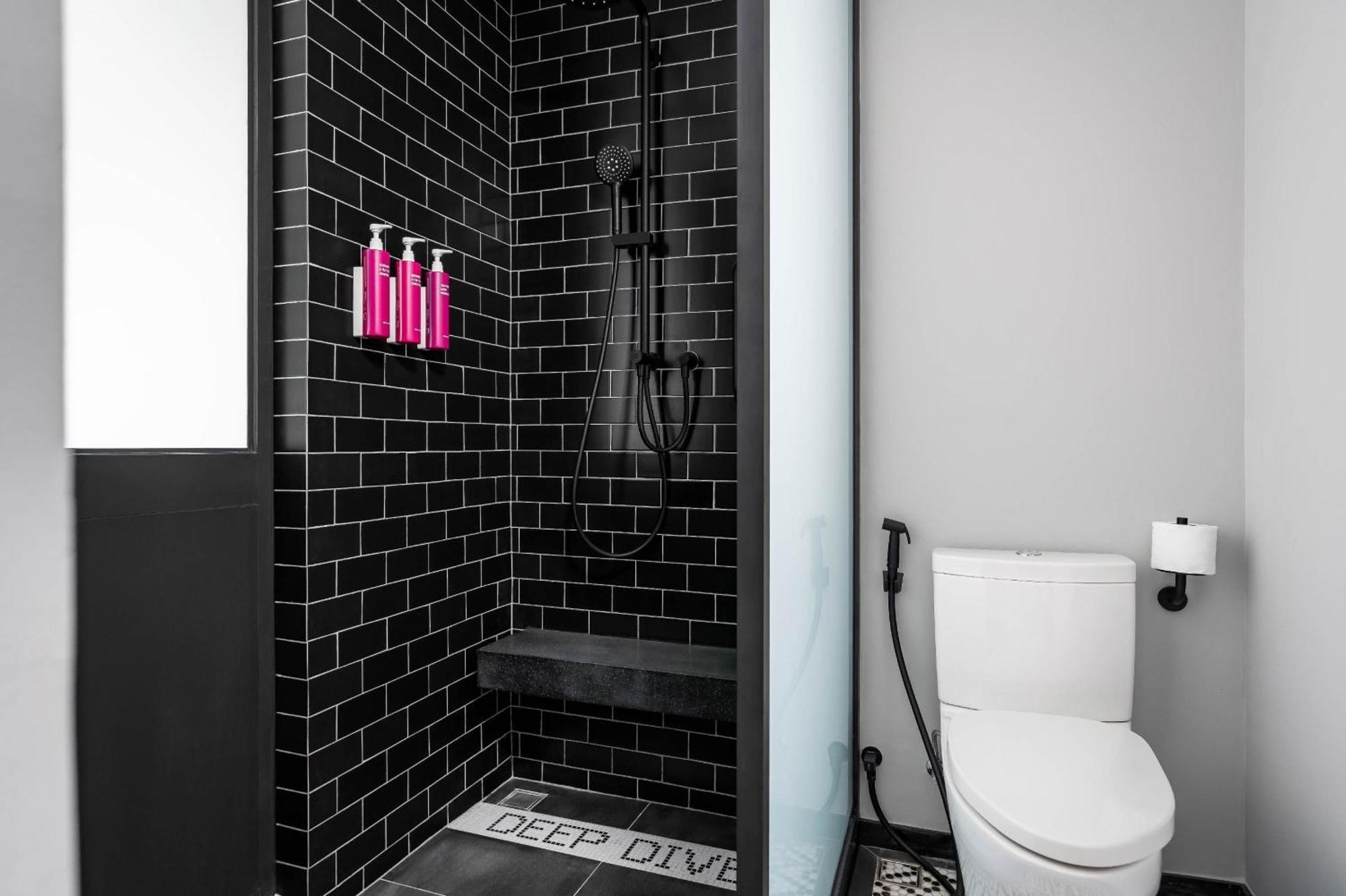 Отель Moxy Bangkok Ratchaprasong Экстерьер фото