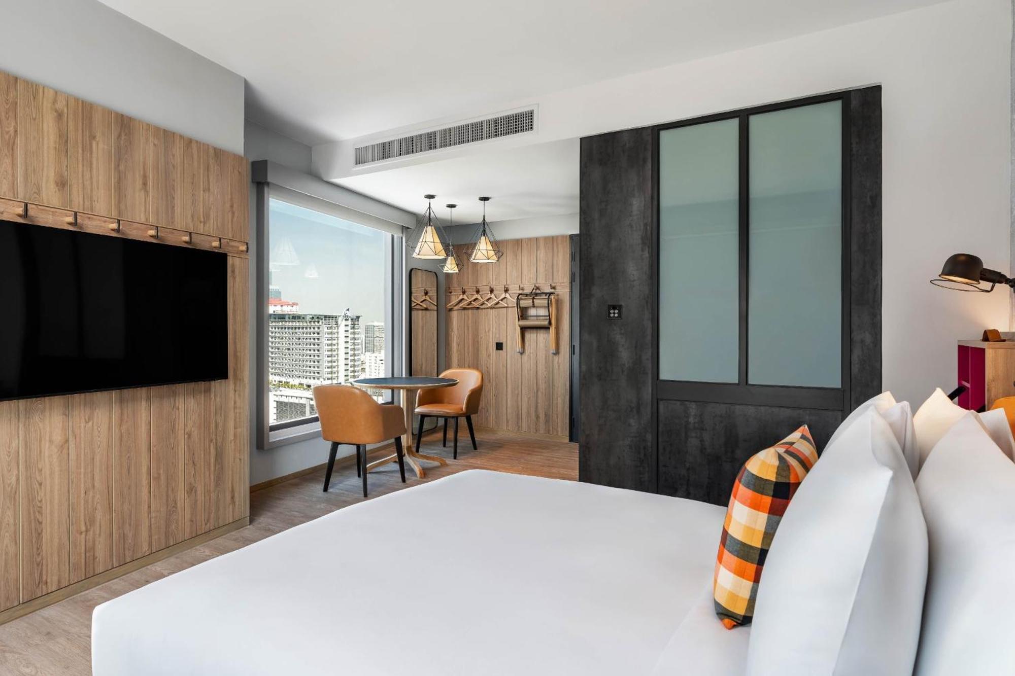 Отель Moxy Bangkok Ratchaprasong Экстерьер фото